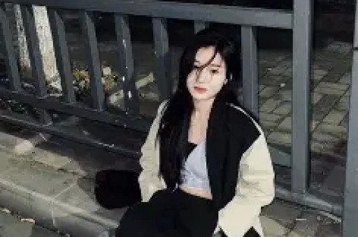 曝网红猴哥新恋情！轻抚对方背部颜值身材不输前妻何钰欣