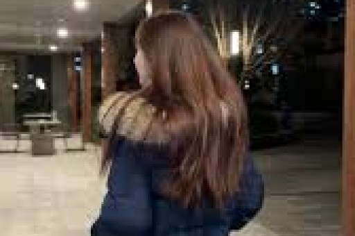真猛！女演员周也卧室亲密被拍拥抱接吻一条龙粉丝提醒拉窗帘