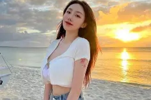 吴佳妮16岁儿子似韩国明星金发高个超帅母子简直像姐弟！